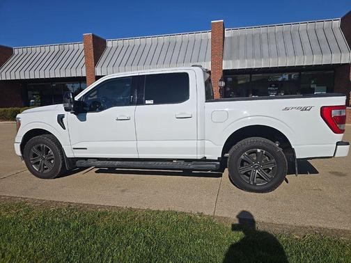 Oxford White 2023 Ford F-150 Lariat