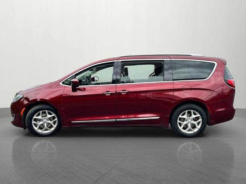 Velvet Red Pearlcoat 2020 Chrysler Pacifica Touring L