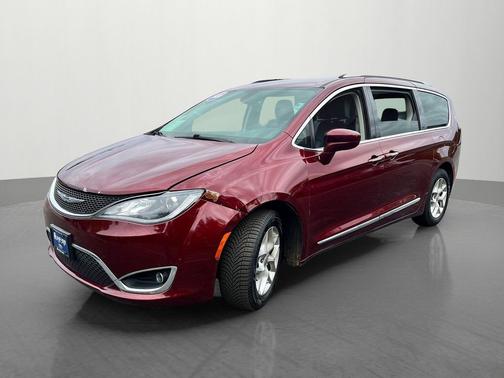Velvet Red Pearlcoat 2020 Chrysler Pacifica Touring L