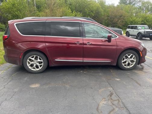 Velvet Red Pearlcoat 2020 Chrysler Pacifica Touring L