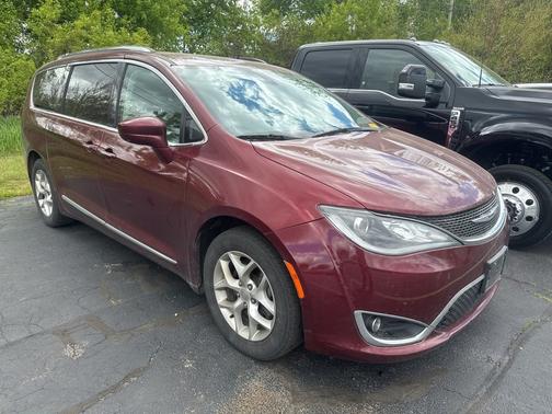 Velvet Red Pearlcoat 2020 Chrysler Pacifica Touring L