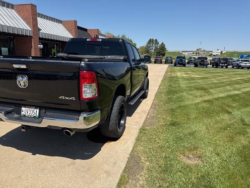 Diamond Black Crystal Pearlcoat 2019 RAM 1500 Big Horn/Lone Star
