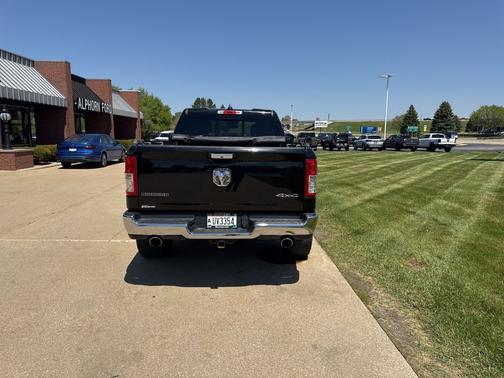 Diamond Black Crystal Pearlcoat 2019 RAM 1500 Big Horn/Lone Star