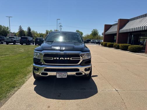 Diamond Black Crystal Pearlcoat 2019 RAM 1500 Big Horn/Lone Star