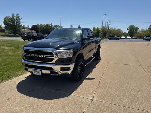 Diamond Black Crystal Pearlcoat 2019 RAM 1500 Big Horn/Lone Star