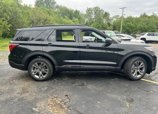 Agate Black Metallic 2026 Ford Explorer Active