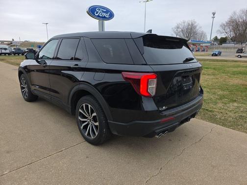 Black 2021 Ford Explorer ST
