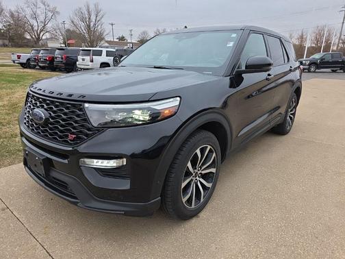 Black 2021 Ford Explorer ST
