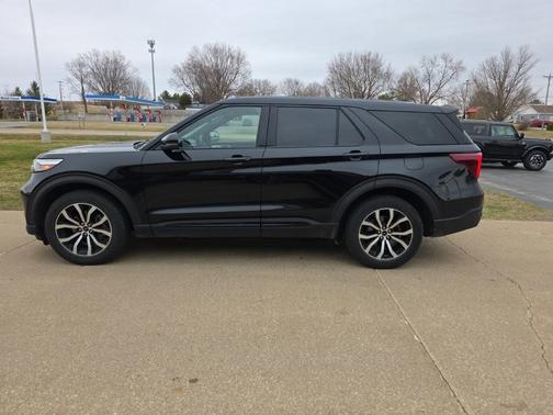 Black 2021 Ford Explorer ST