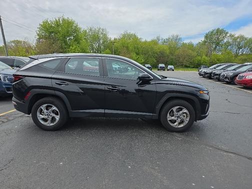 Black Pearl 2024 Hyundai TUCSON SE