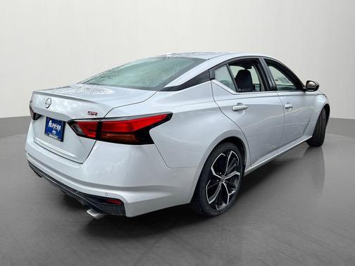 Brilliant Silver Metallic 2024 Nissan Altima 2.5 SR