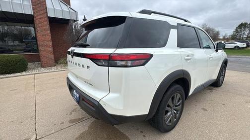 2023 Nissan Pathfinder SV