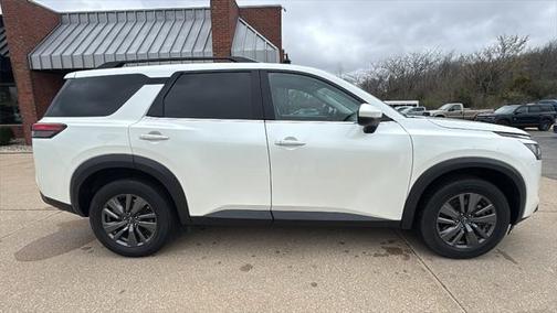 2023 Nissan Pathfinder SV