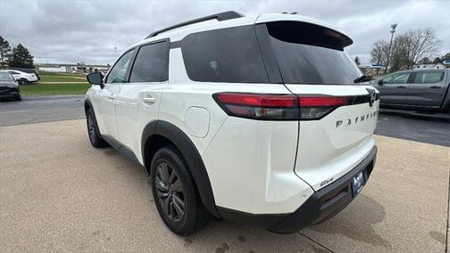 2023 Nissan Pathfinder SV