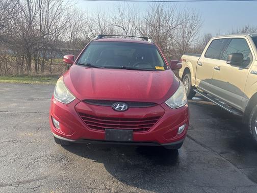 Garnet Red 2013 Hyundai TUCSON GLS