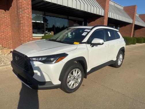 2024 Toyota Corolla Cross LE