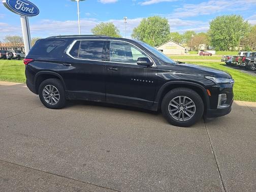Mosaic Black Metallic 2023 Chevrolet Traverse LT Leather