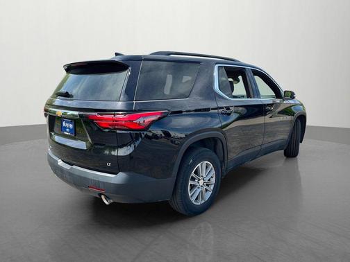 Mosaic Black Metallic 2023 Chevrolet Traverse LT Leather