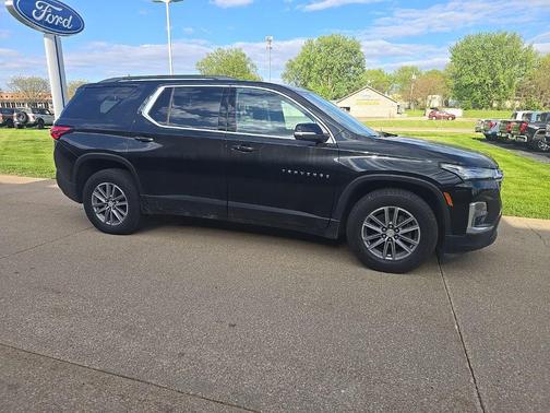 Mosaic Black Metallic 2023 Chevrolet Traverse LT Leather