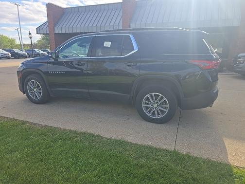Mosaic Black Metallic 2023 Chevrolet Traverse LT Leather