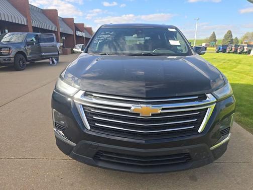 Mosaic Black Metallic 2023 Chevrolet Traverse LT Leather