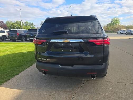 Mosaic Black Metallic 2023 Chevrolet Traverse LT Leather