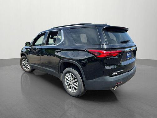 Mosaic Black Metallic 2023 Chevrolet Traverse LT Leather
