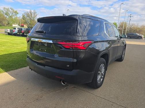 Mosaic Black Metallic 2023 Chevrolet Traverse LT Leather