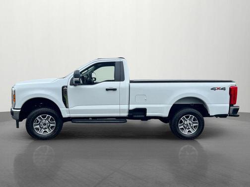Oxford White 2024 Ford F-250 XL