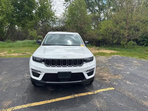 Bright White Clearcoat 2023 Jeep Grand Cherokee Limited