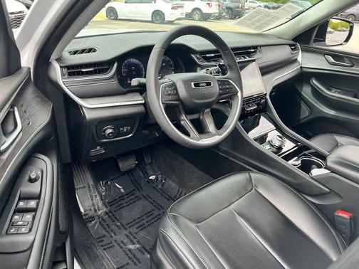 Bright White Clearcoat 2023 Jeep Grand Cherokee Limited