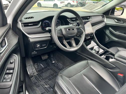 Bright White Clearcoat 2023 Jeep Grand Cherokee Limited
