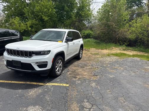 Bright White Clearcoat 2023 Jeep Grand Cherokee Limited