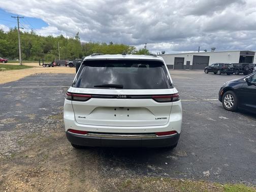 Bright White Clearcoat 2023 Jeep Grand Cherokee Limited