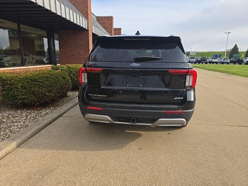 Black Metallic 2025 Ford Explorer Platinum