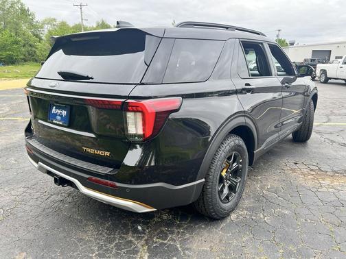 Agate Black Metallic 2026 Ford Explorer Tremor