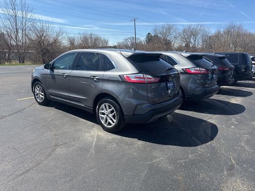 Gray Metallic 2024 Ford Edge SEL