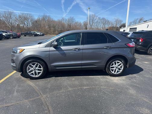 Gray Metallic 2024 Ford Edge SEL