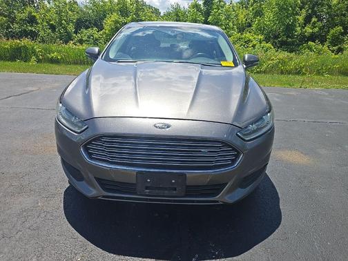 Gray 2014 Ford Fusion SE