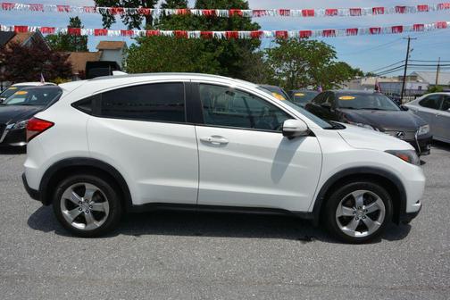 White 2017 Honda HR-V EX-L w/Navigation