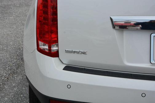 White 2015 Cadillac SRX Luxury Collection