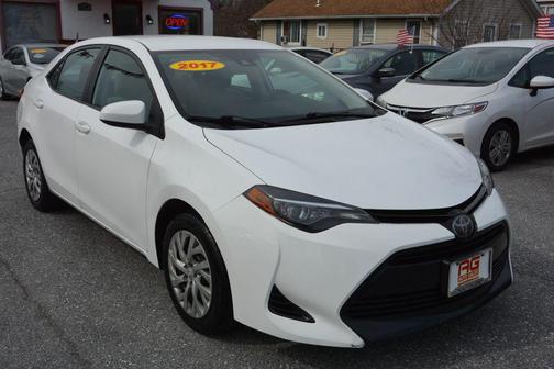 White 2017 Toyota Corolla LE
