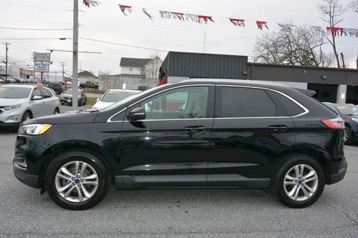 Black 2019 Ford Edge SEL