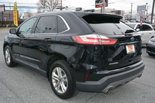 Black 2019 Ford Edge SEL