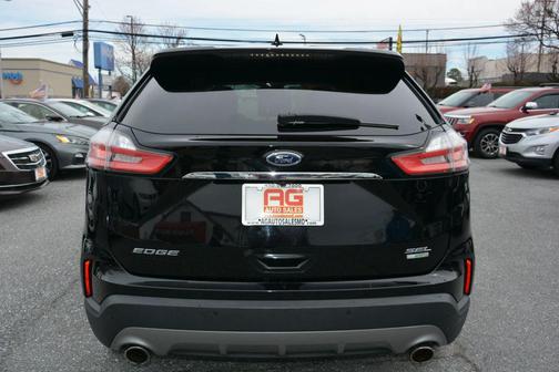 Black 2019 Ford Edge SEL