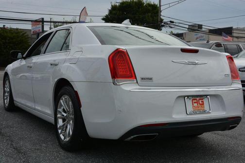 2017 Chrysler 300 Limited