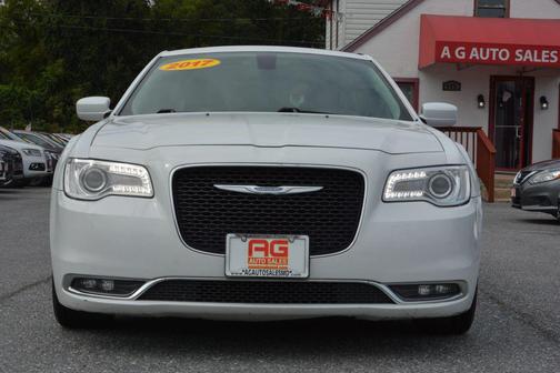 2017 Chrysler 300 Limited