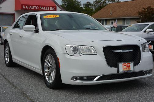 2017 Chrysler 300 Limited