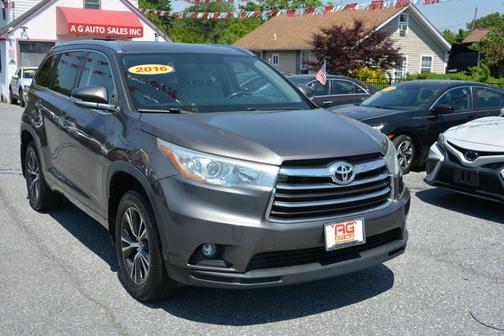 Gray 2016 Toyota Highlander XLE