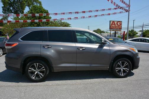 Gray 2016 Toyota Highlander XLE